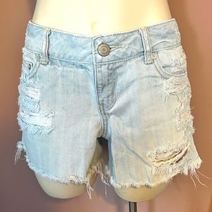 American Eagle Light Wash Distressed Denim Shorts!